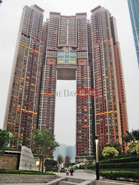 3 Bedroom Family Flat for Rent in West Kowloon | The Arch 凱旋門 _0