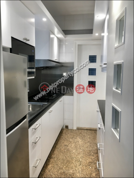 Exceptional Seaview Well Laid Out Apartment28堅道 | 西區|香港|出租|HK$ 36,000/ 月