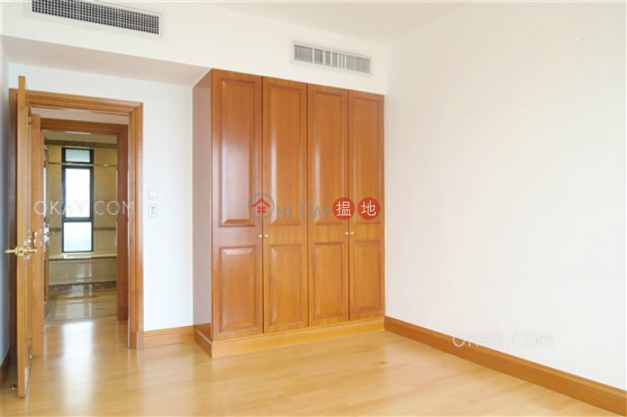 HK$ 141,000/ 月-譽皇居中區3房2廁,極高層,海景,星級會所《譽皇居出租單位》
