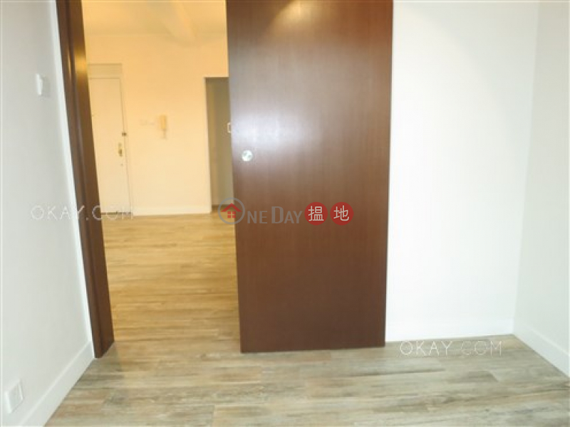 HK$ 27,000/ month Bellevue Place, Central District | Charming 1 bedroom on high floor with harbour views | Rental