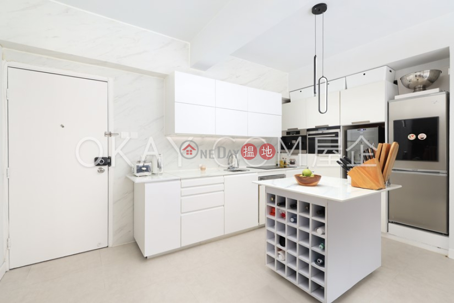 Stylish 2 bedroom in Sheung Wan | Rental, Nam Pak Hong Building 南北行大廈 Rental Listings | Western District (OKAY-R807161)