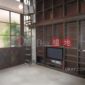 Gorgeous studio in Sheung Wan | Rental, Po Hing Mansion 寶慶大廈 | Central District (OKAY-R78076)_0
