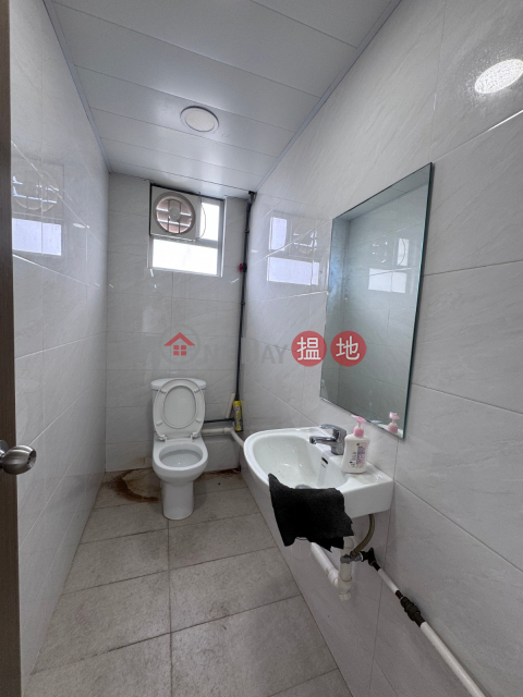 Neat and tidy,square and practical with a toile | Golden Industrial Building 金德工業大廈 _0