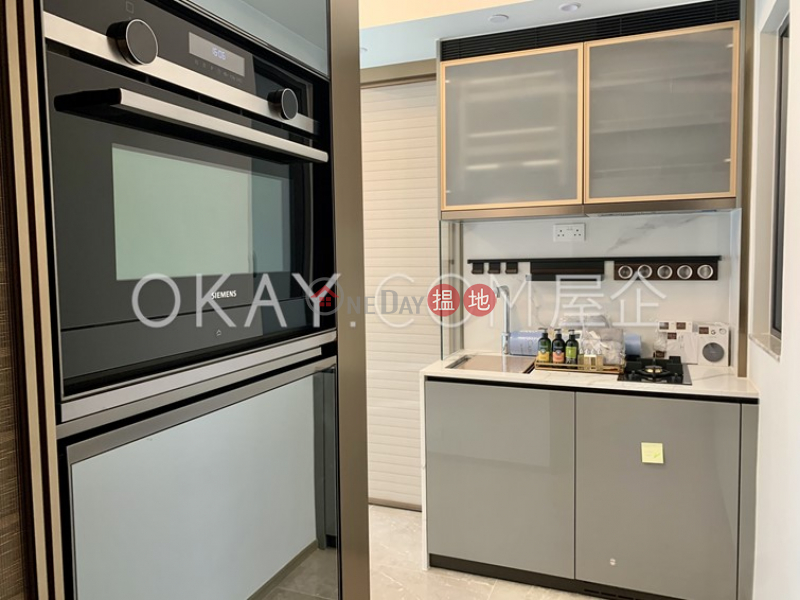 Unique 1 bedroom on high floor with balcony | Rental | Feng Fong Building 芬芳大廈 Rental Listings
