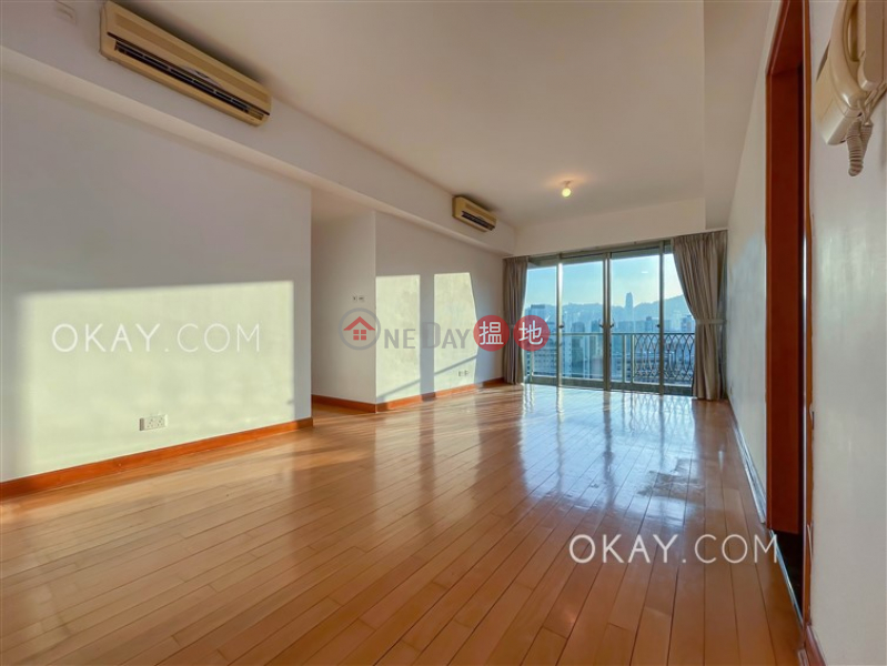 Charming 3 bedroom with harbour views & balcony | Rental | Parc Palais Tower 8 君頤峰8座 Rental Listings