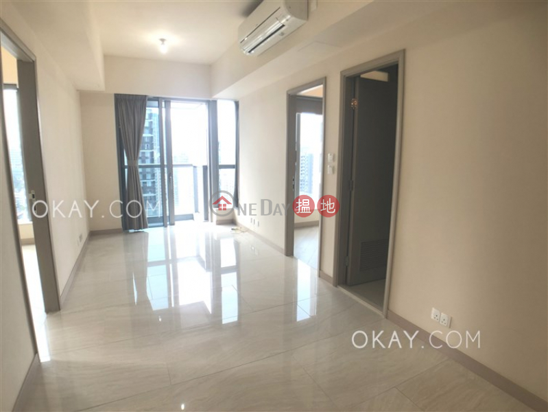 Gorgeous 2 bedroom on high floor with balcony | For Sale | King\'s Hill 眀徳山 Sales Listings