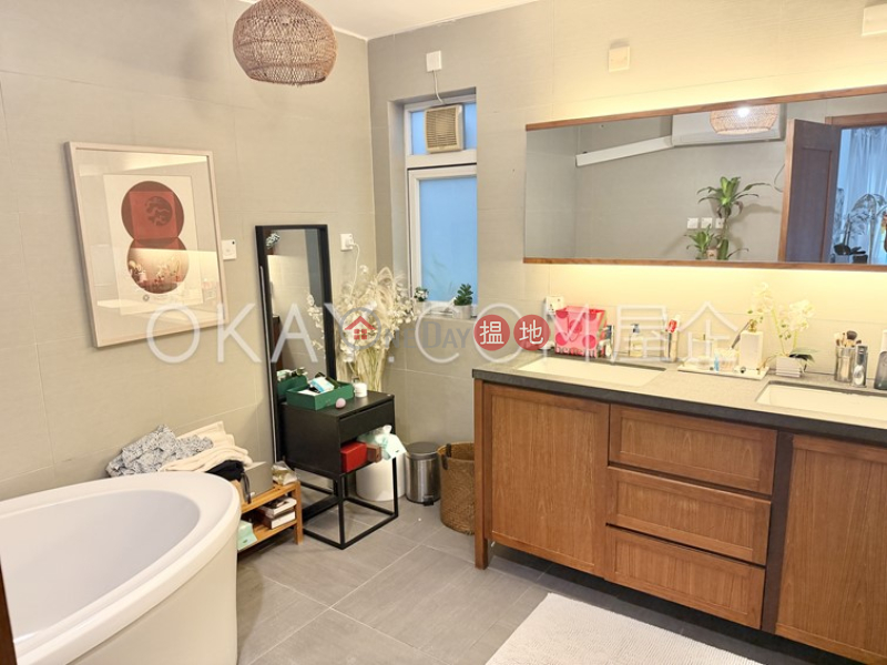 Nicely kept house with rooftop, balcony | Rental | 48 Sheung Sze Wan Village 相思灣村48號 Rental Listings