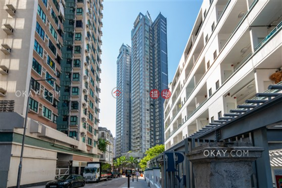 HK$ 25,000/ month Centrestage Central District, Cozy 2 bedroom on high floor with balcony | Rental