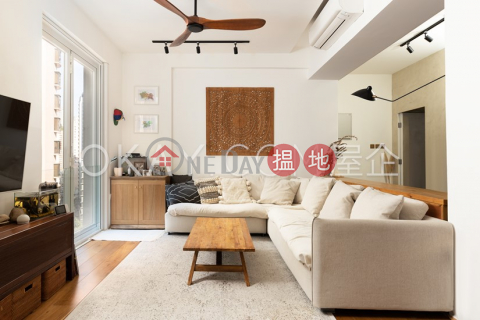 Elegant 2 bedroom with balcony & parking | For Sale | 31-33 Village Terrace 山村臺 31-33 號 _0
