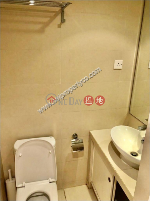 Conveniently Located in Sheung Wan Apartment | 蘇杭街103-105號 103-105 Jervois Street _0