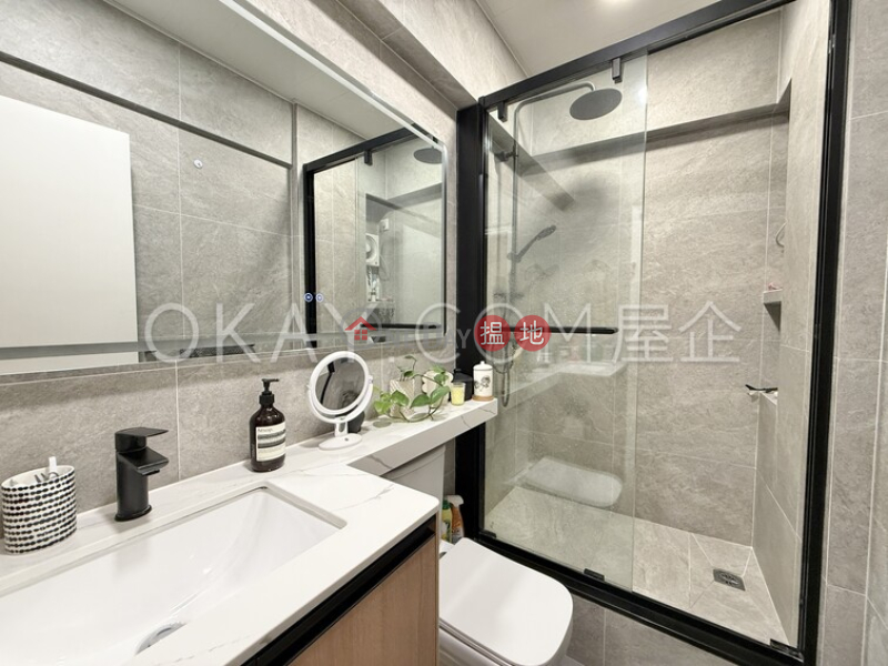 Nicely kept 2 bedroom with balcony | For Sale | Hanwin Mansion 慶雲大廈 Sales Listings