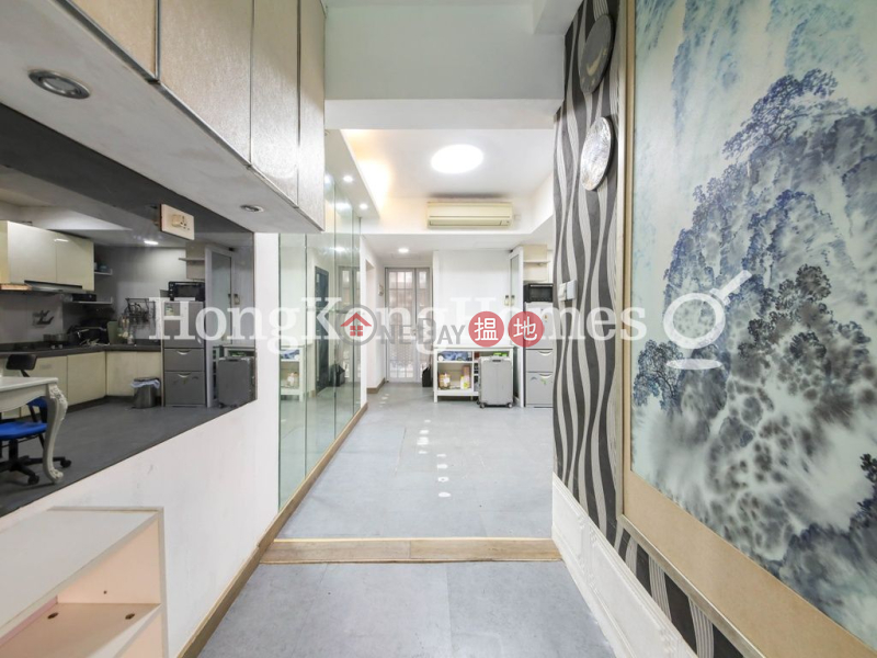 HK$ 17,000/ month On Fat Building Western District, 1 Bed Unit for Rent at On Fat Building