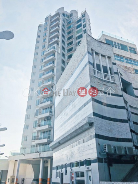 Gorgeous 3 bedroom on high floor with balcony & parking | Rental, 8 Po Fung Terrace | Tsuen Wan Hong Kong | Rental | HK$ 38,500/ month