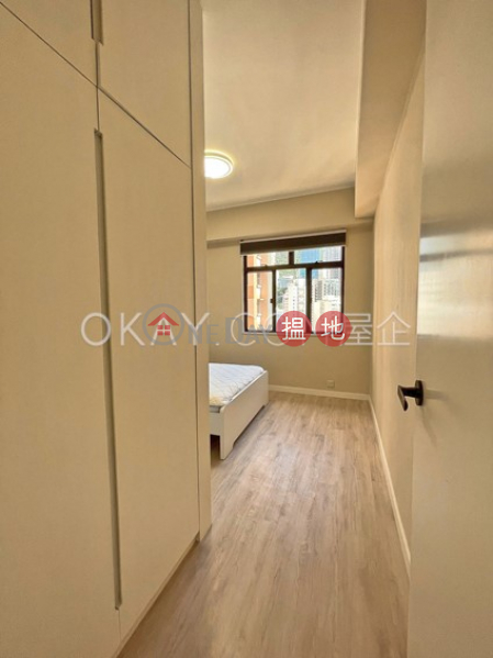 HK$ 50,000/ month | San Francisco Towers Wan Chai District, Efficient 3 bed on high floor with balcony & parking | Rental