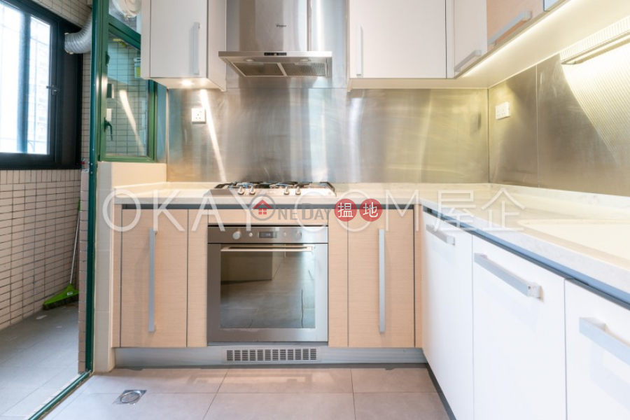 HK$ 68,000/ month Hillsborough Court Central District, Stylish 3 bedroom with balcony & parking | Rental