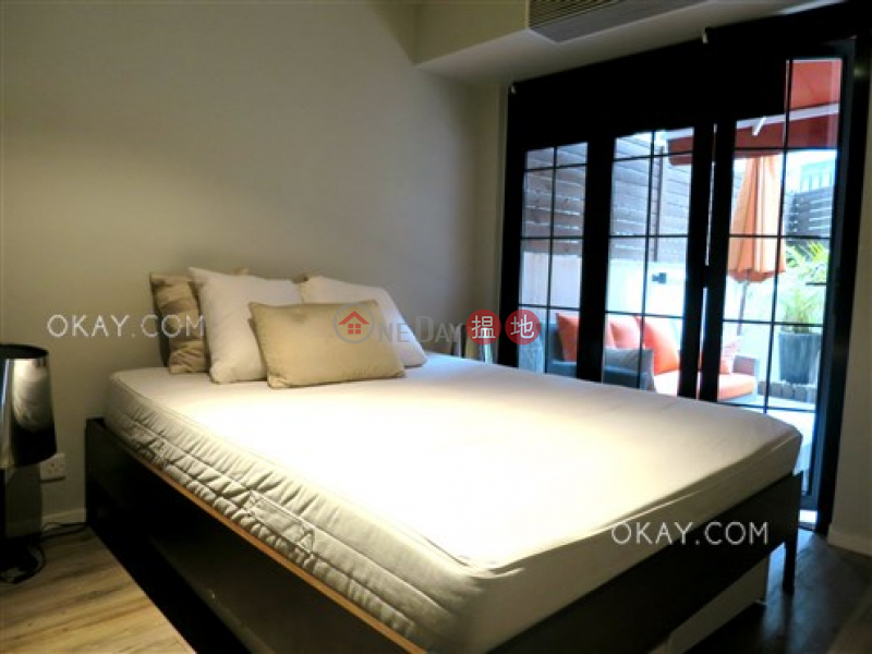 HK$ 38,000/ month Peace Tower, Western District Nicely kept 1 bedroom with terrace | Rental