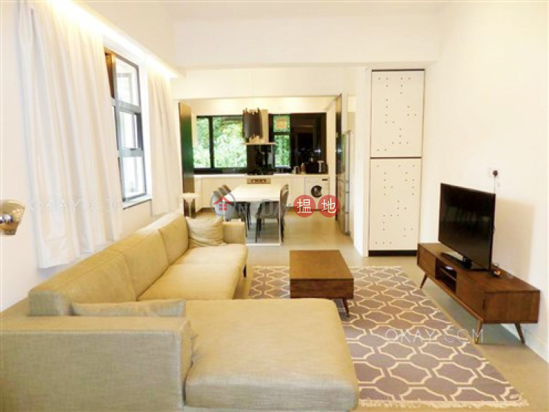 Elegant 2 bedroom with balcony | For Sale | 31-33 Village Terrace 山村臺 31-33 號 Sales Listings
