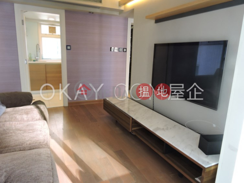 Popular 2 bedroom with balcony | For Sale | Centrestage 聚賢居 _0