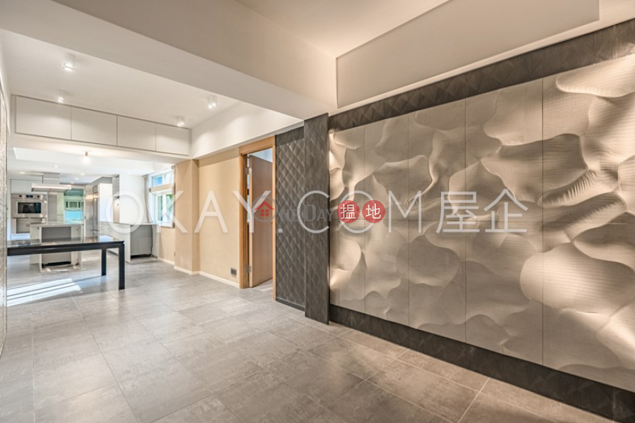 HK$ 33.5M, Medallion Heights Western District Rare 3 bedroom with balcony & parking | For Sale