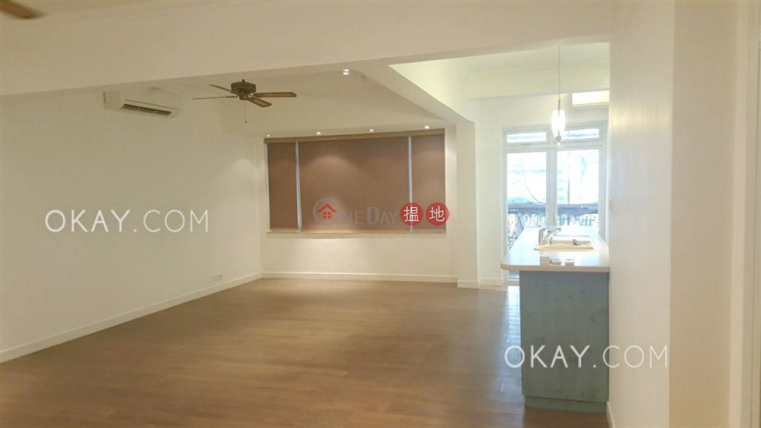 Lovely 2 bedroom with balcony & parking | For Sale | Pak Fai Mansion 百輝大廈 Sales Listings