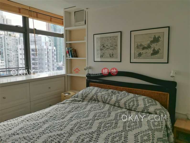 HK$ 15.5M | Hollywood Terrace | Central District | Nicely kept 2 bedroom on high floor with rooftop | For Sale