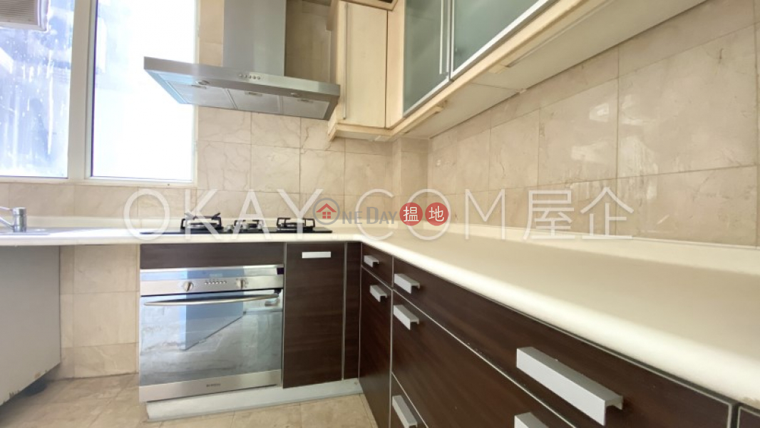 HK$ 42,000/ month | St. George Apartments Yau Tsim Mong | Elegant 3 bedroom with parking | Rental