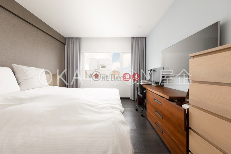 Lovely 3 bedroom on high floor with sea views & balcony | For Sale | Yick King Building 億景樓 Sales Listings