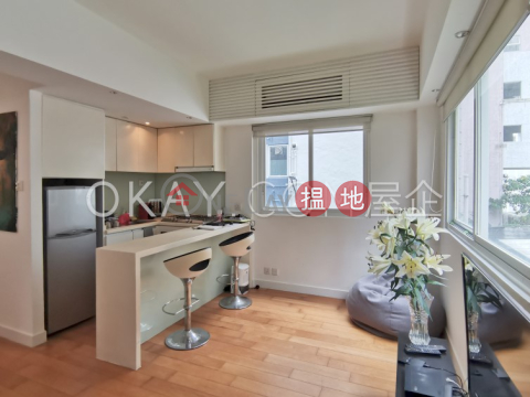 Charming 1 bedroom on high floor with rooftop | Rental | Sun Fat Building 新發樓 _0