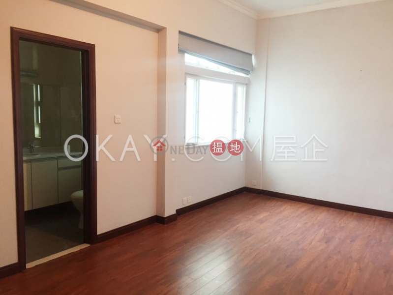 HK$ 160,000/ month | 13-25 Ching Sau Lane | Southern District Rare house with balcony & parking | Rental