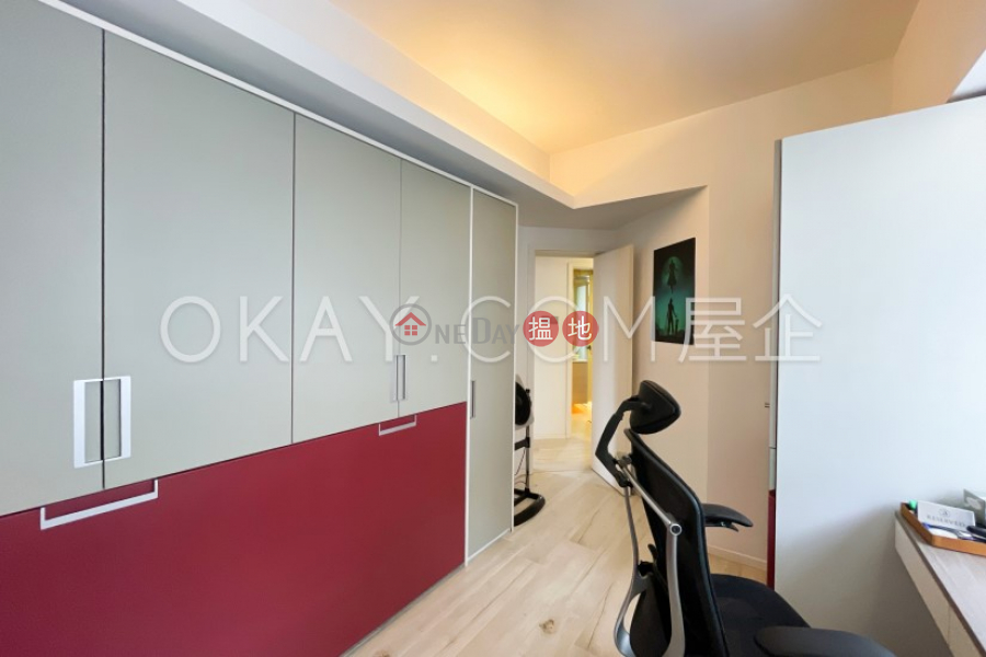 Nicely kept 2 bedroom with parking | For Sale | Conduit Tower 君德閣 Sales Listings