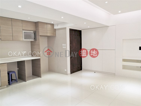 Unique 2 bedroom with balcony | Rental, Continental Mansion 五洲大廈 | Eastern District (OKAY-R391515)_0