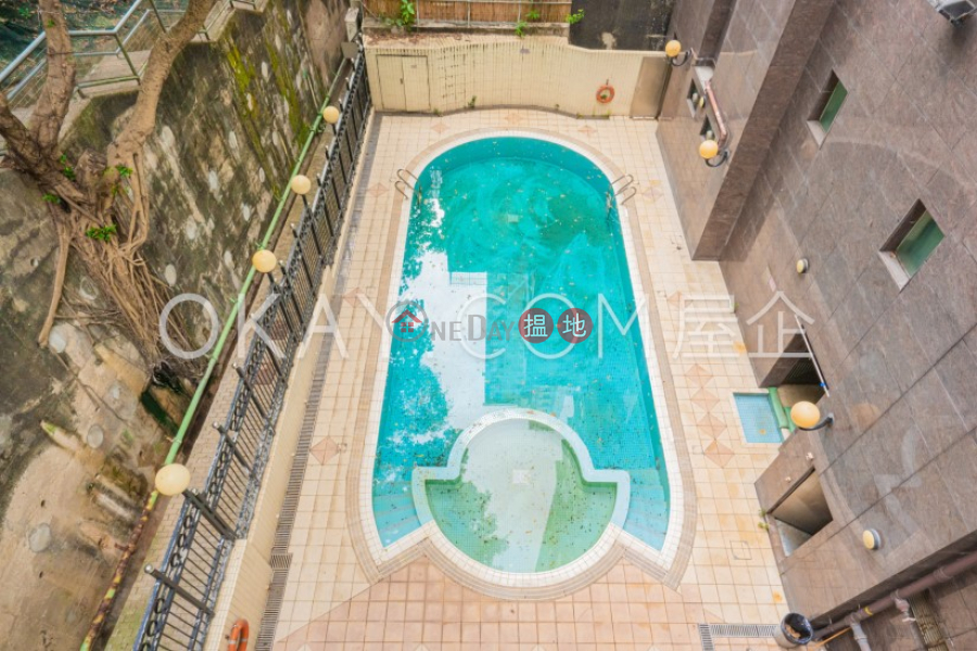 HK$ 25,000/ month Bellevue Place, Central District | Generous 2 bedroom in Mid-levels West | Rental