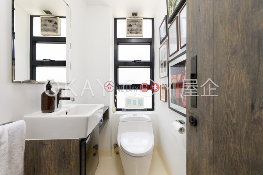 Tasteful 1 bedroom with rooftop | Rental, 122 Hollywood Road 荷李活道122號 Rental Listings | Central District (OKAY-R287408)