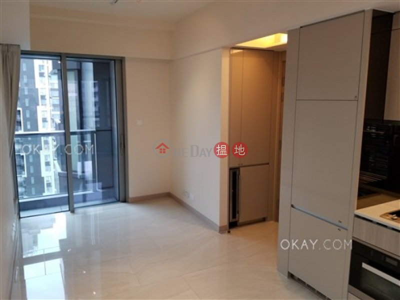 Generous 1 bedroom on high floor with balcony | Rental | King\'s Hill 眀徳山 Rental Listings
