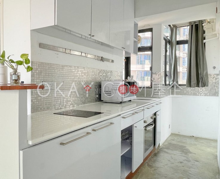 HK$ 9.6M, Sussex Court, Western District Generous 2 bed on high floor with harbour views | For Sale
