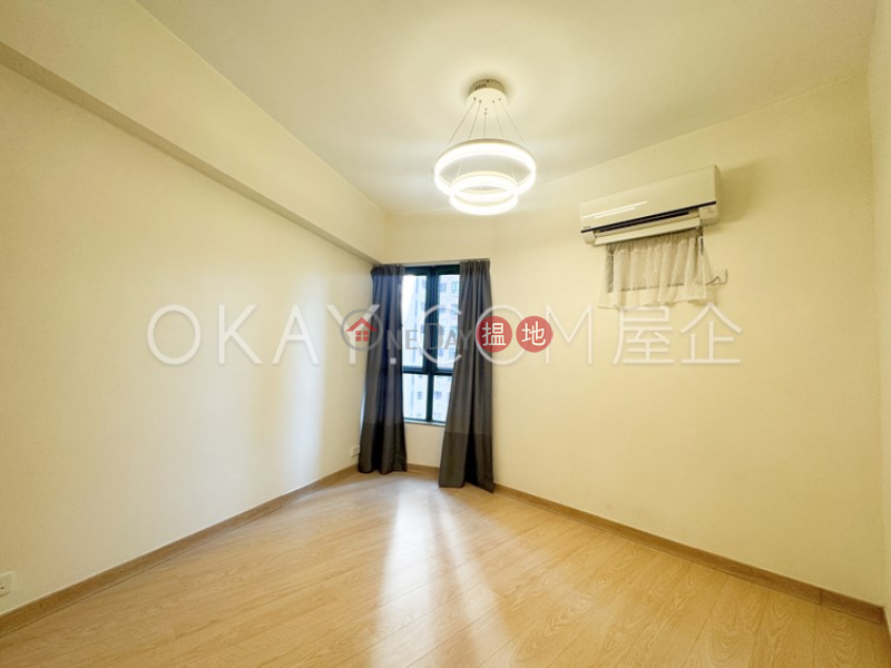 Lovely 2 bedroom with balcony | Rental, Hillsborough Court 曉峰閣 Rental Listings | Central District (OKAY-R34478)