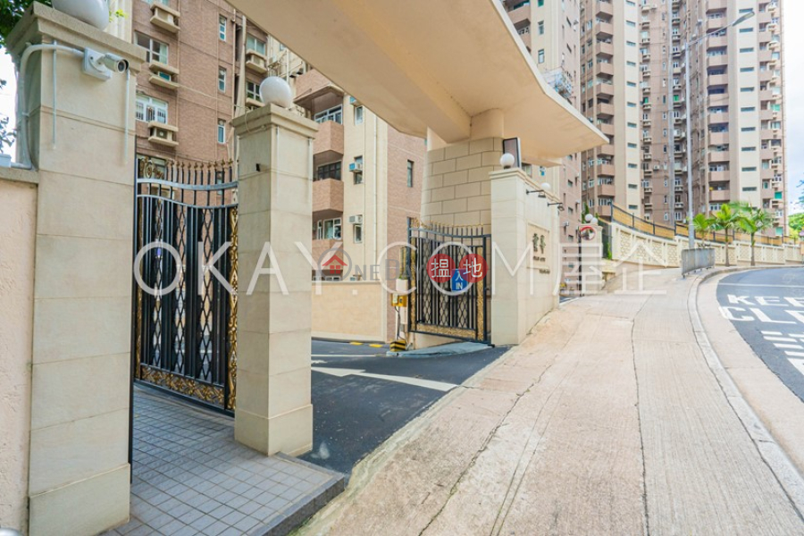 HK$ 23.8M | Summit Court | Eastern District, Efficient 3 bed on high floor with balcony & parking | For Sale