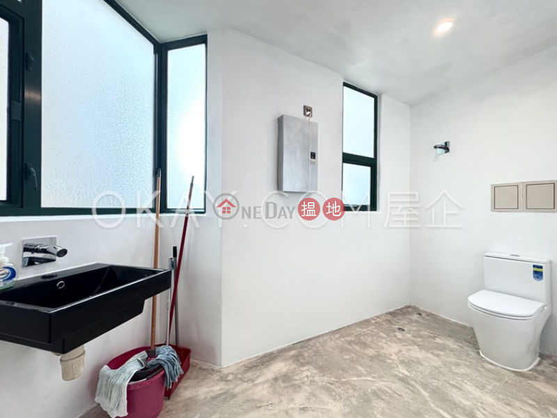 HK$ 35,000/ month Stanford Villa Block 3 Southern District, Luxurious 2 bedroom with parking | Rental