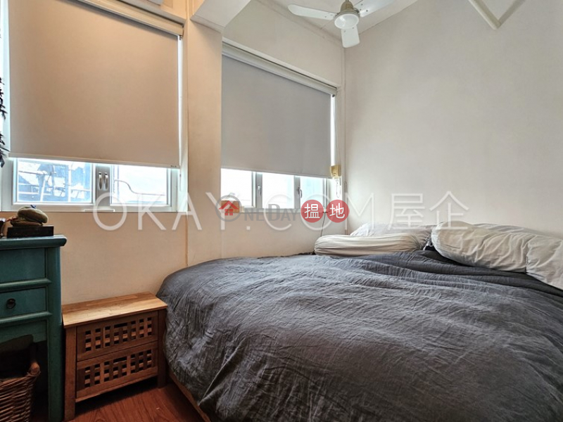 Nicely kept 2 bedroom in Central | Rental | Wah Hing House 華興大廈 Rental Listings