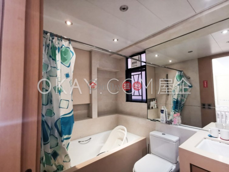 Luxurious 2 bedroom with parking | For Sale | Pine Gardens 松苑 Sales Listings