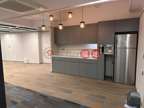 [LANDLORD] Fitted Individual Air-Conditioned Office Unit in Central/Upstairs Shop, 5 Minutes Walking Distance To Mtr Station | 128 Wellington Street 威靈頓街128 _0