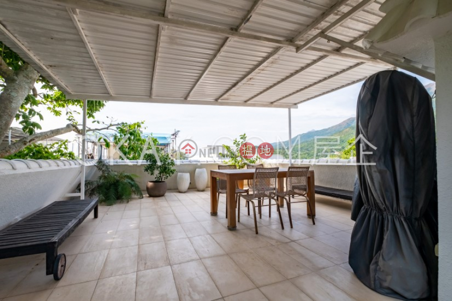 Elegant house with rooftop, terrace & balcony | For Sale | Ham Tin San Tsuen 鹹田新村 Sales Listings