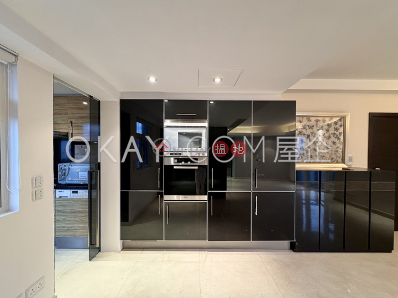 Elegant 2 bedroom on high floor with balcony | For Sale | Centrestage 聚賢居 Sales Listings
