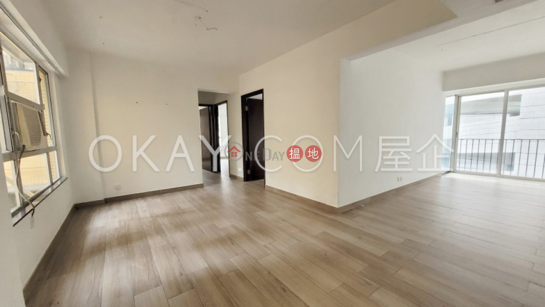 Lovely 3 bedroom with balcony & parking | Rental | Woodland Gardens 華翠園 Rental Listings