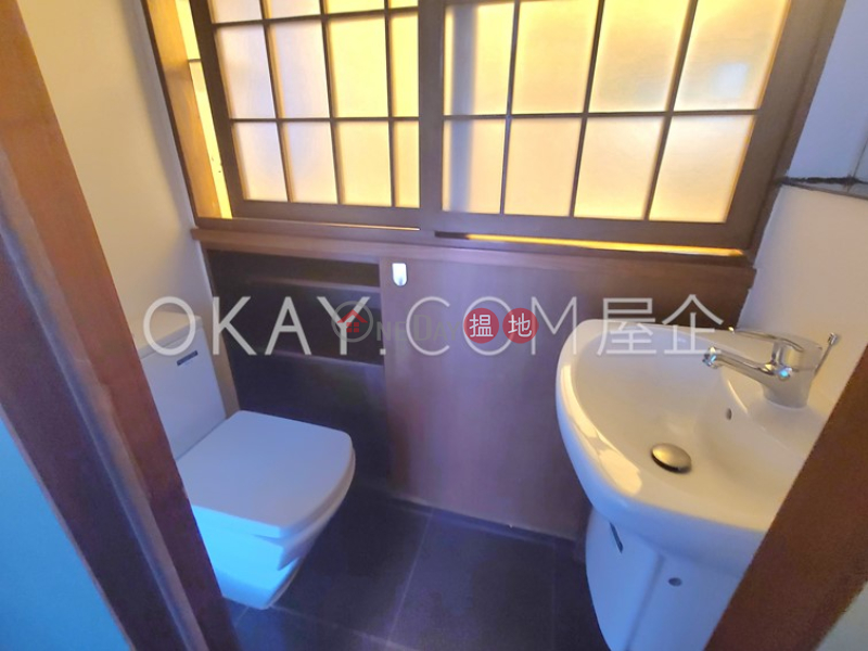 Unique 2 bedroom on high floor with rooftop | Rental | Tak Yan Building 德仁大廈 Rental Listings