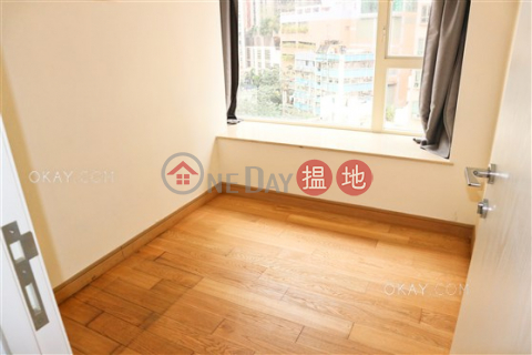 Charming 2 bedroom with balcony | For Sale | Centrestage 聚賢居 _0
