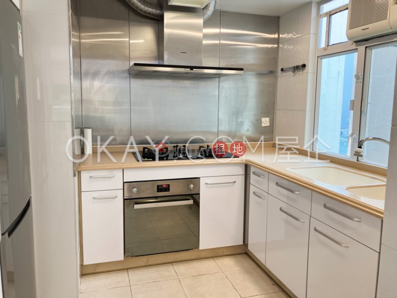 Efficient 3 bed on high floor with balcony & parking | For Sale | Realty Gardens 聯邦花園 Sales Listings