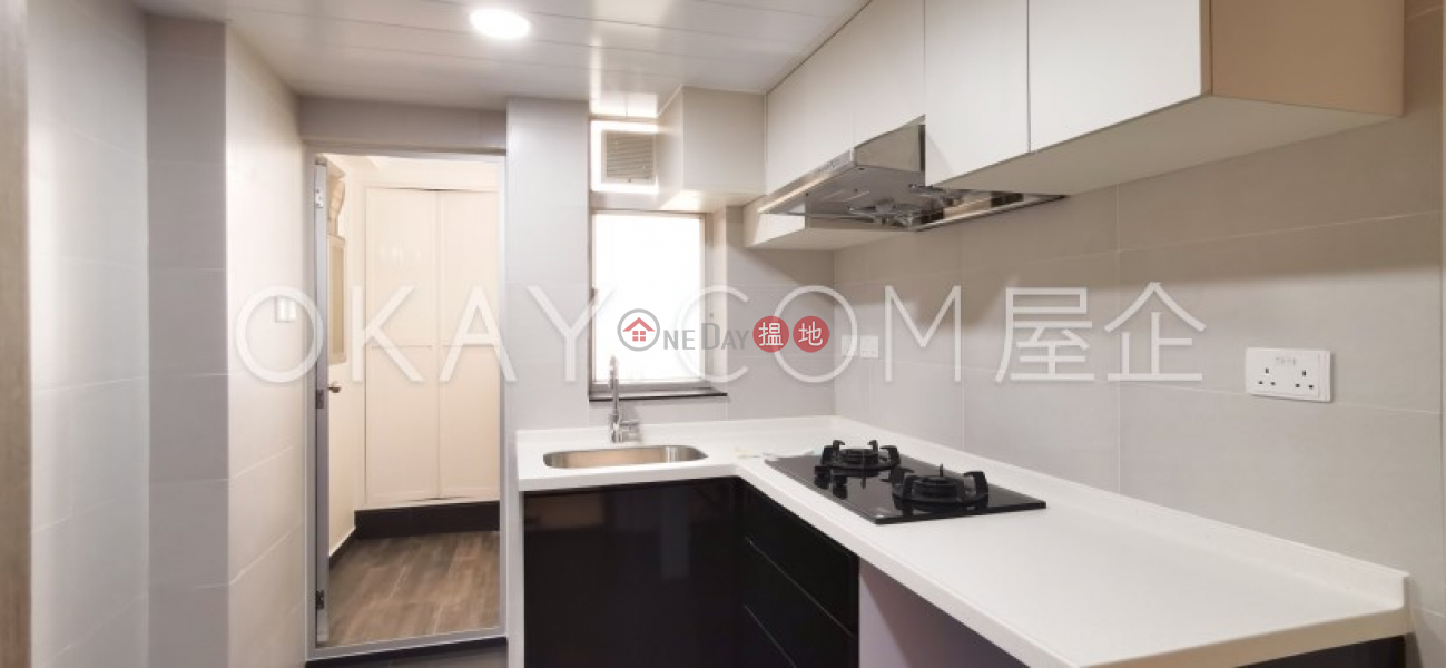 Stylish 3 bedroom with sea views & balcony | Rental | Clarke Mansion 嘉賓大廈 Rental Listings