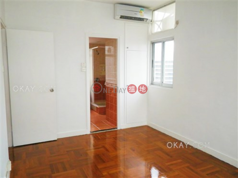 Charming 3 bedroom on high floor with rooftop | For Sale | Honiton Building 漢寧大廈 Sales Listings