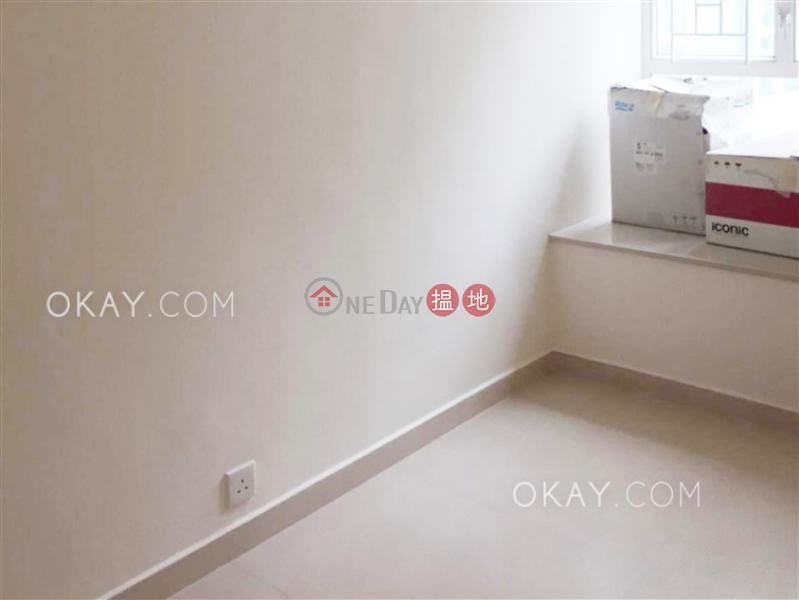 HK$ 26,800/ month, Talon Tower Western District Intimate 2 bed on high floor with sea views & balcony | Rental